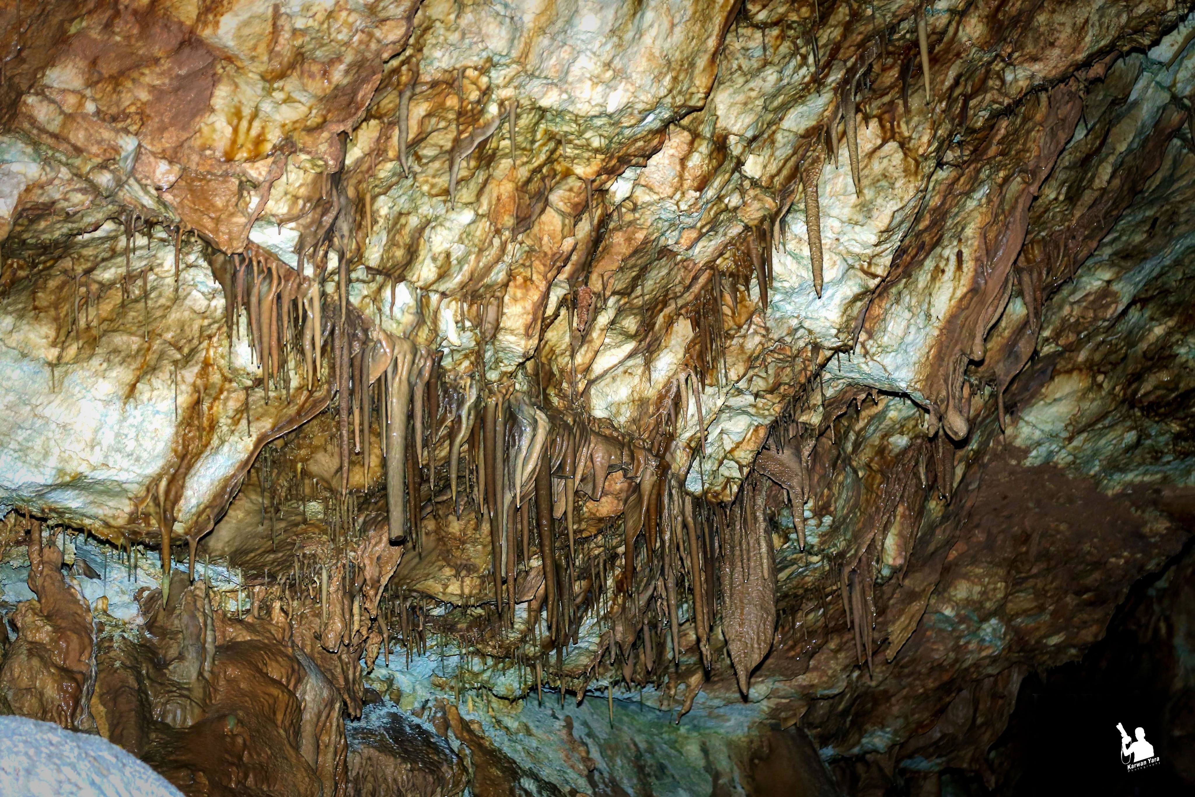 يقع كهف كونبا في جبل كولان على مقربة من بلدة دربنديخان ضمن محافظة السليمانية بإقليم كوردستان